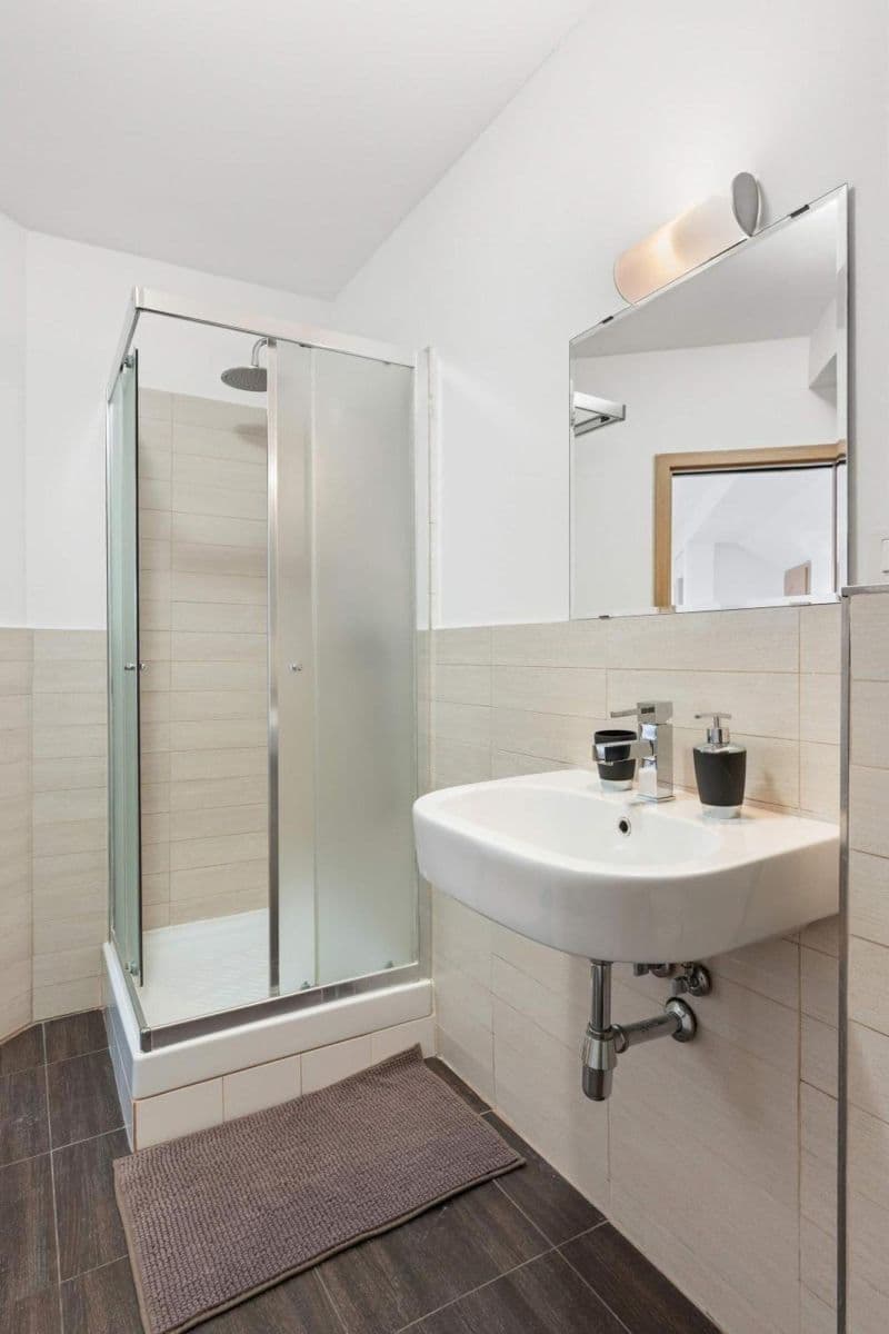 Prenájom bytu 180 m², Zborovská, Praha, Praha Prenájom bytu 180 m², Zborovská, Praha, Praha