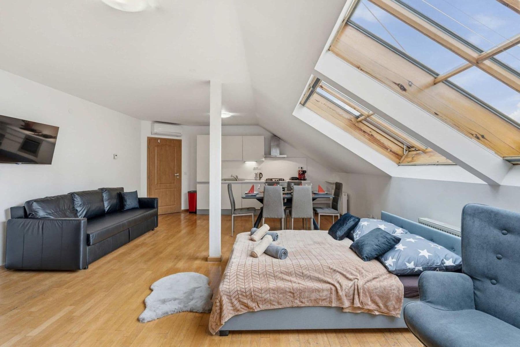 Prenájom bytu 180 m², Zborovská, Praha, Praha Prenájom bytu 180 m², Zborovská, Praha, Praha