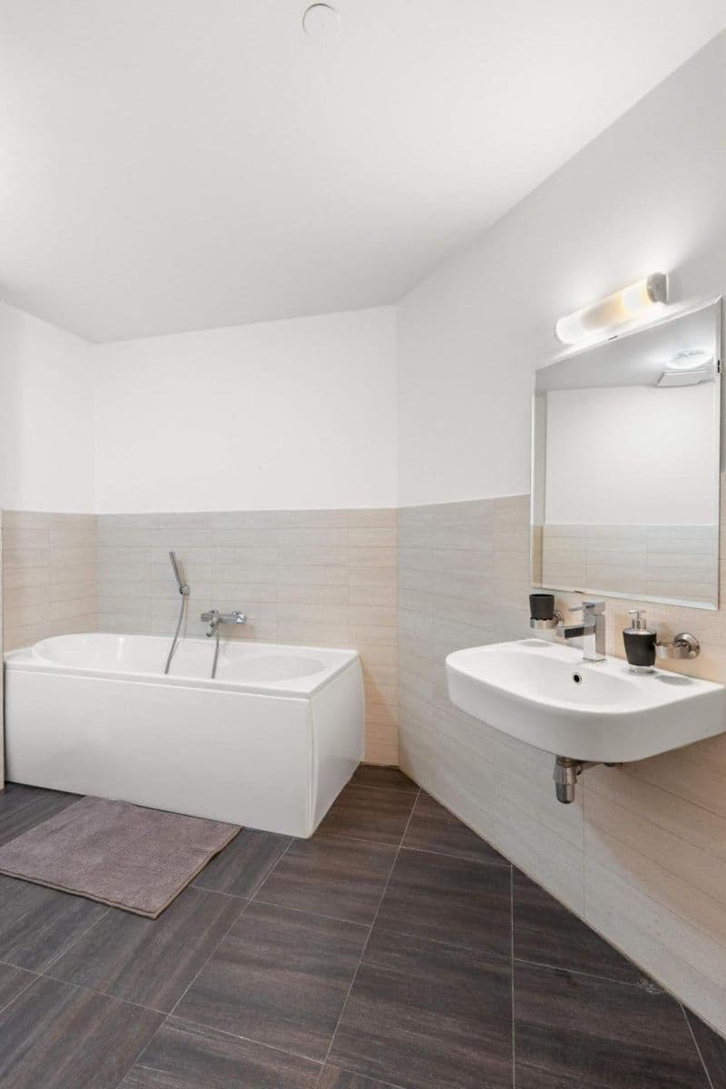 Prenájom bytu 180 m², Zborovská, Praha, Praha Prenájom bytu 180 m², Zborovská, Praha, Praha