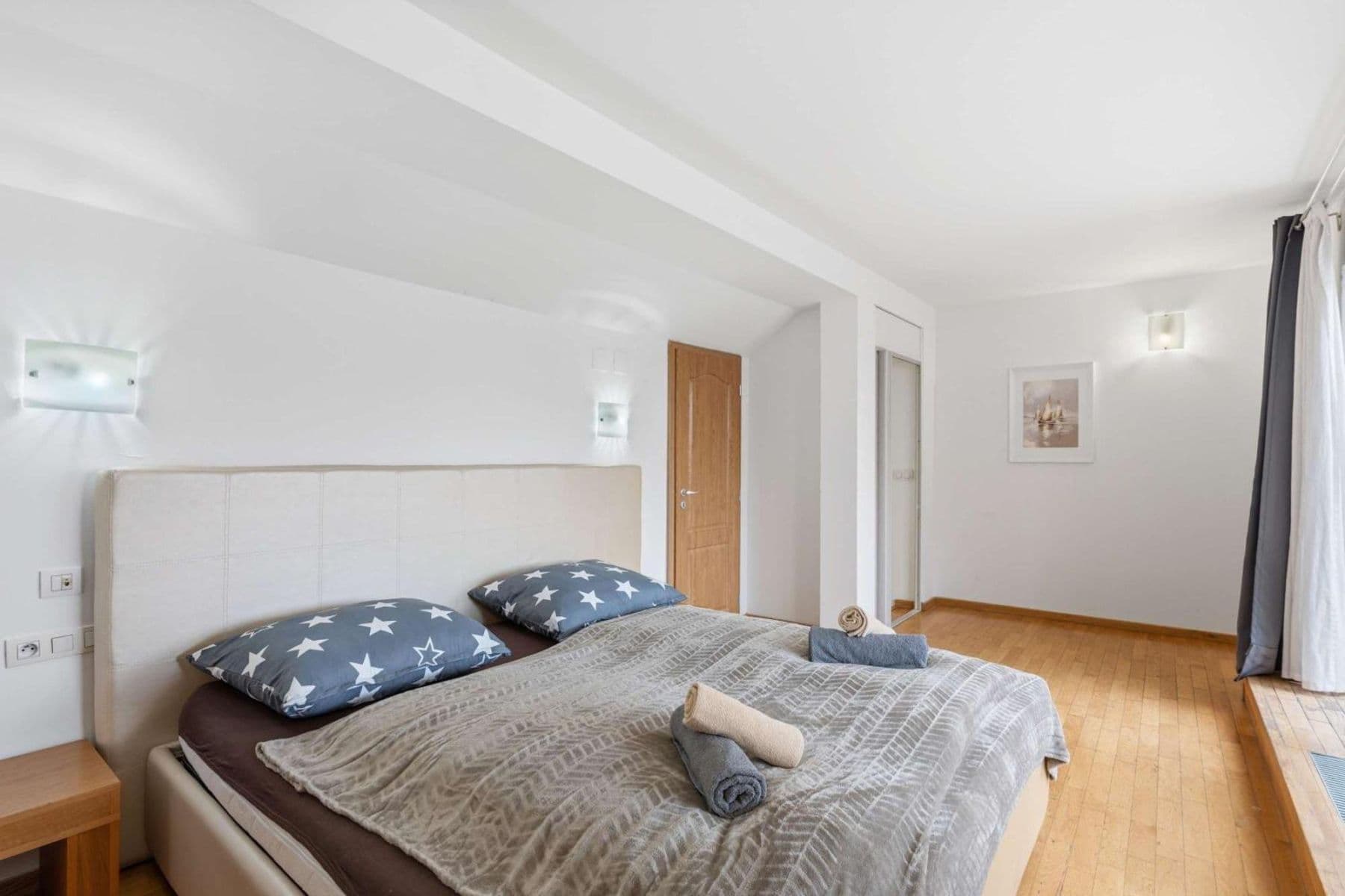Prenájom bytu 180 m², Zborovská, Praha, Praha Prenájom bytu 180 m², Zborovská, Praha, Praha