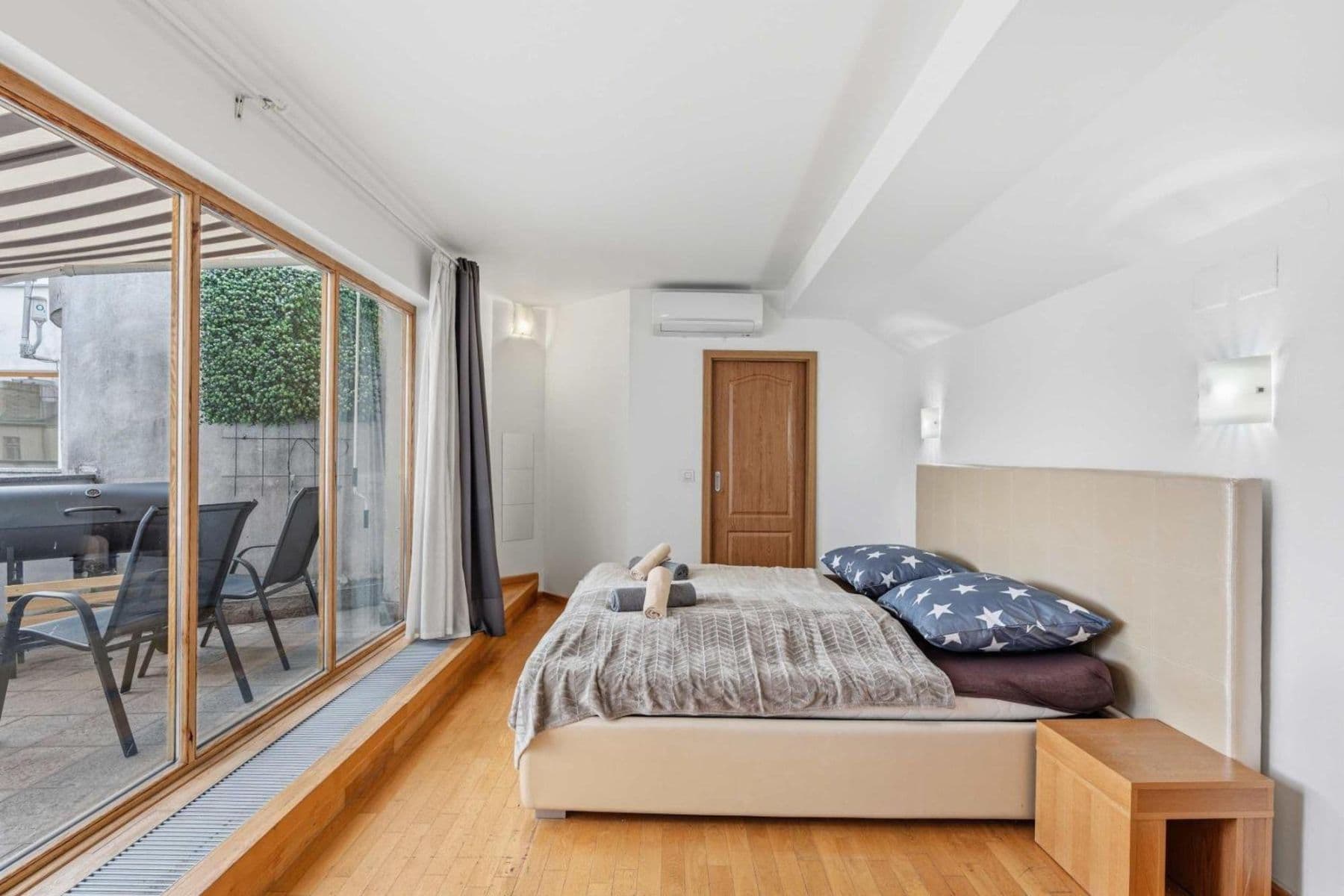 Prenájom bytu 180 m², Zborovská, Praha, Praha Prenájom bytu 180 m², Zborovská, Praha, Praha