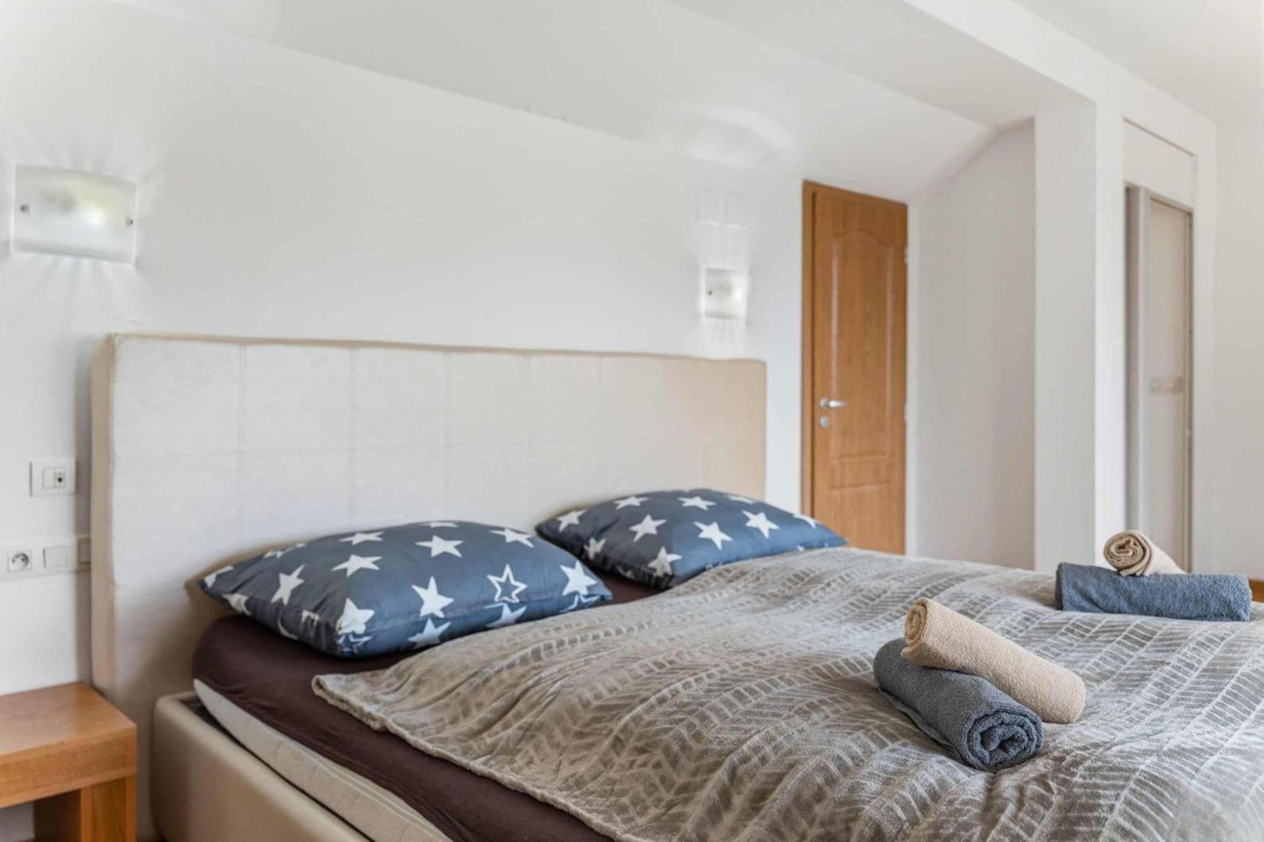 Prenájom bytu 180 m², Zborovská, Praha, Praha Prenájom bytu 180 m², Zborovská, Praha, Praha