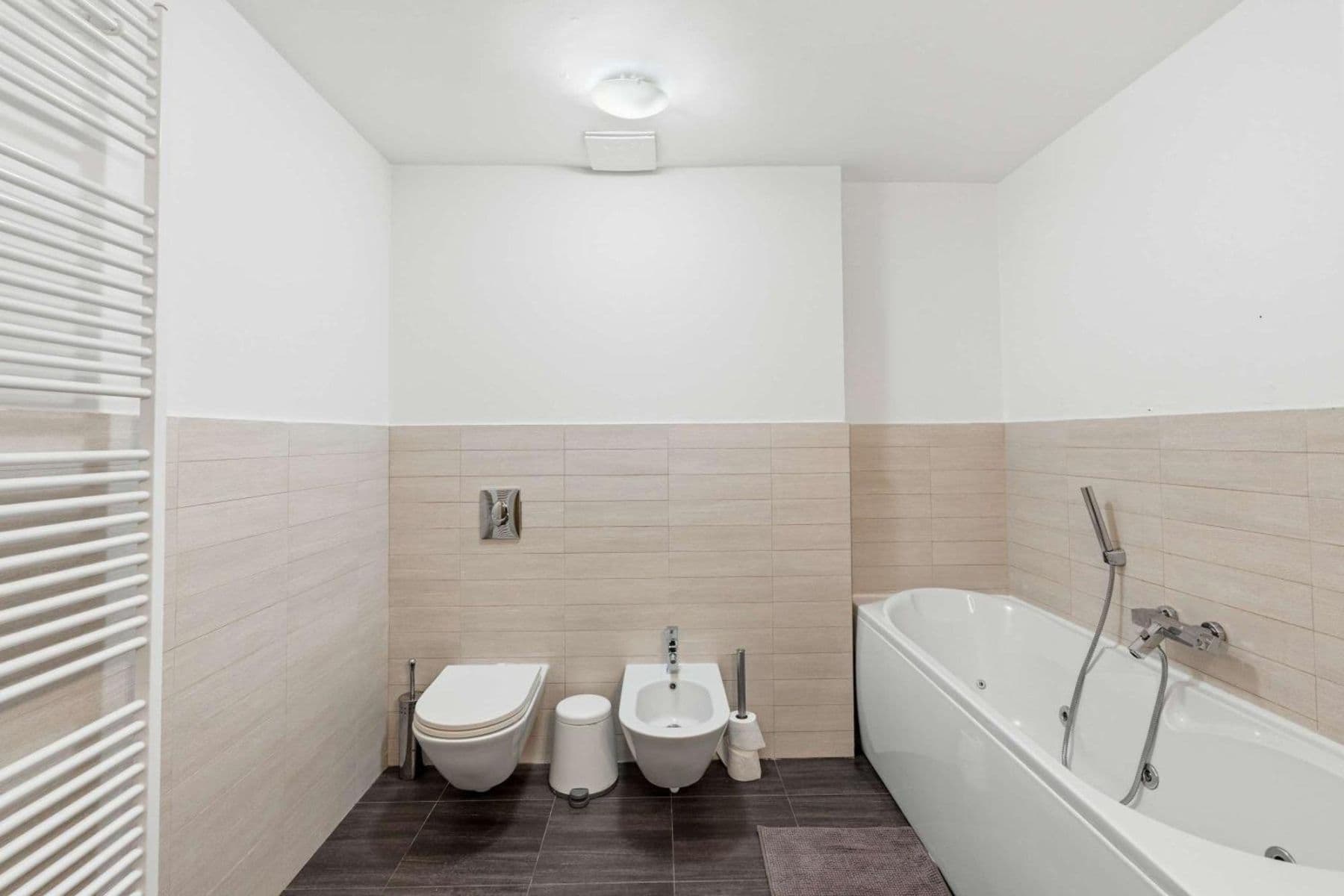 Prenájom bytu 180 m², Zborovská, Praha, Praha Prenájom bytu 180 m², Zborovská, Praha, Praha