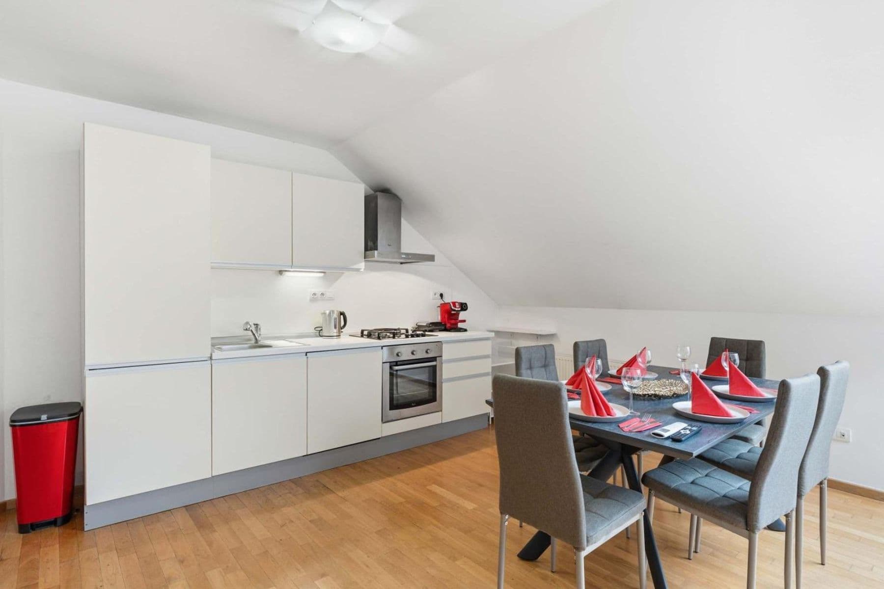 Prenájom bytu 180 m², Zborovská, Praha, Praha Prenájom bytu 180 m², Zborovská, Praha, Praha