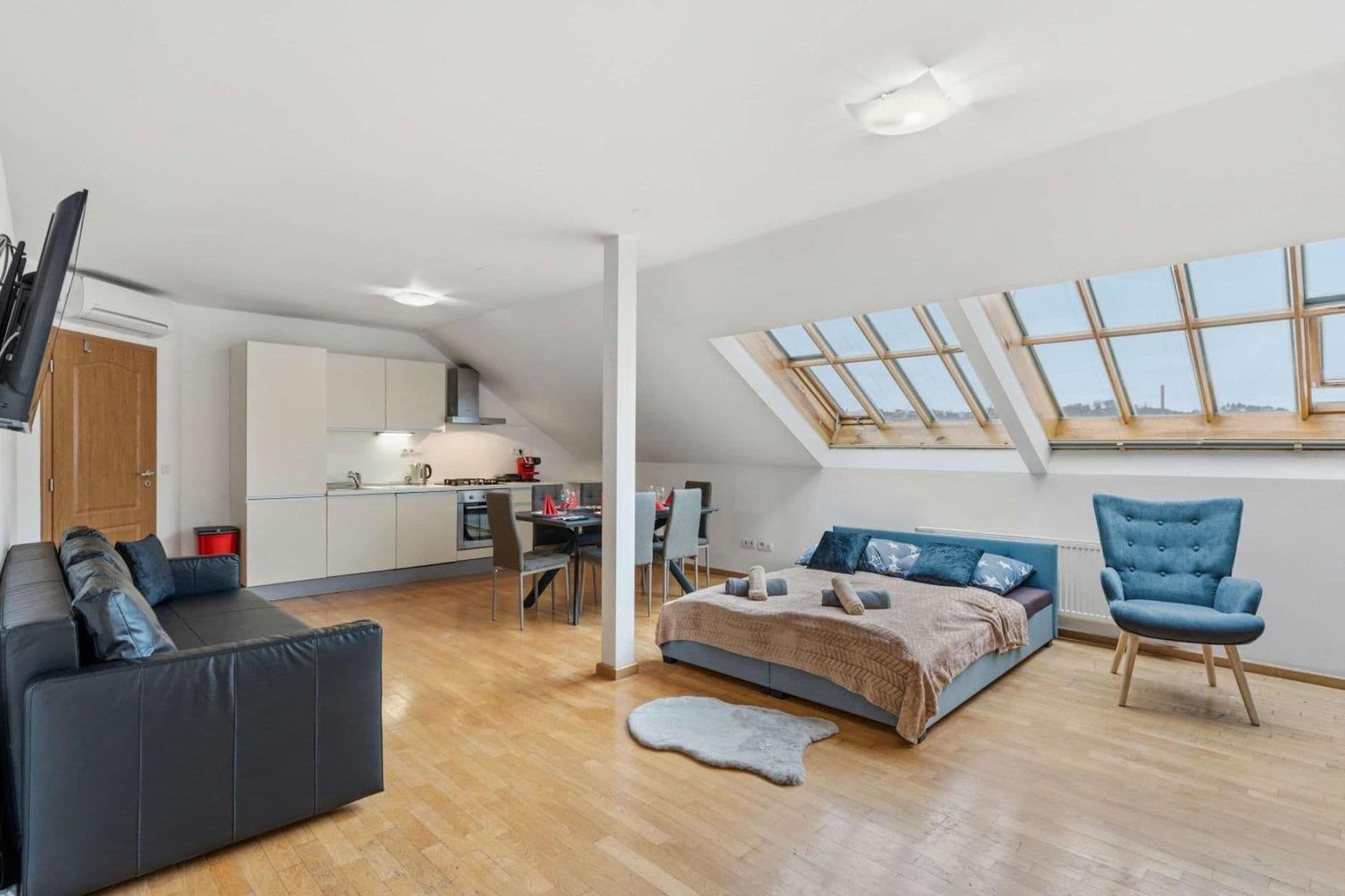 Prenájom bytu 180 m², Zborovská, Praha, Praha Prenájom bytu 180 m², Zborovská, Praha, Praha