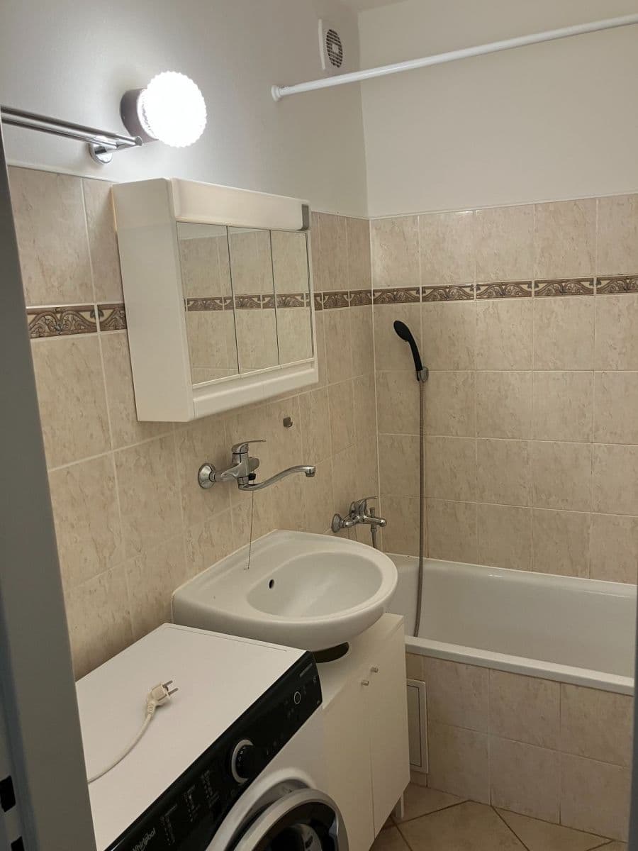 Prenájom bytu 2-izbový 62 m², Hoškova, Praha, Praha Prenájom bytu 2-izbový 62 m², Hoškova, Praha, Praha