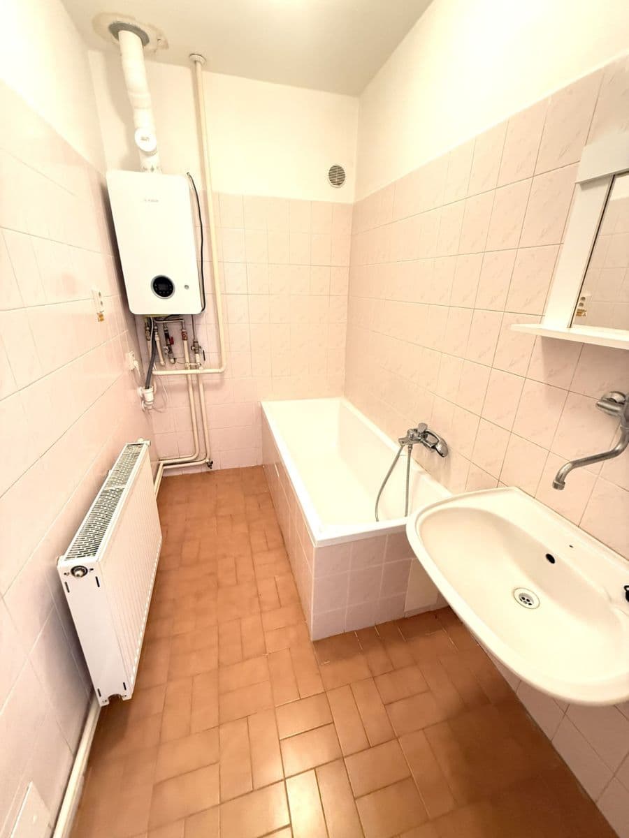 Predaj bytu 1-izbový 40 m², Přerovská, Olomouc, Olomoucký kraj Predaj bytu 1-izbový 40 m², Přerovská, Olomouc, Olomoucký kraj