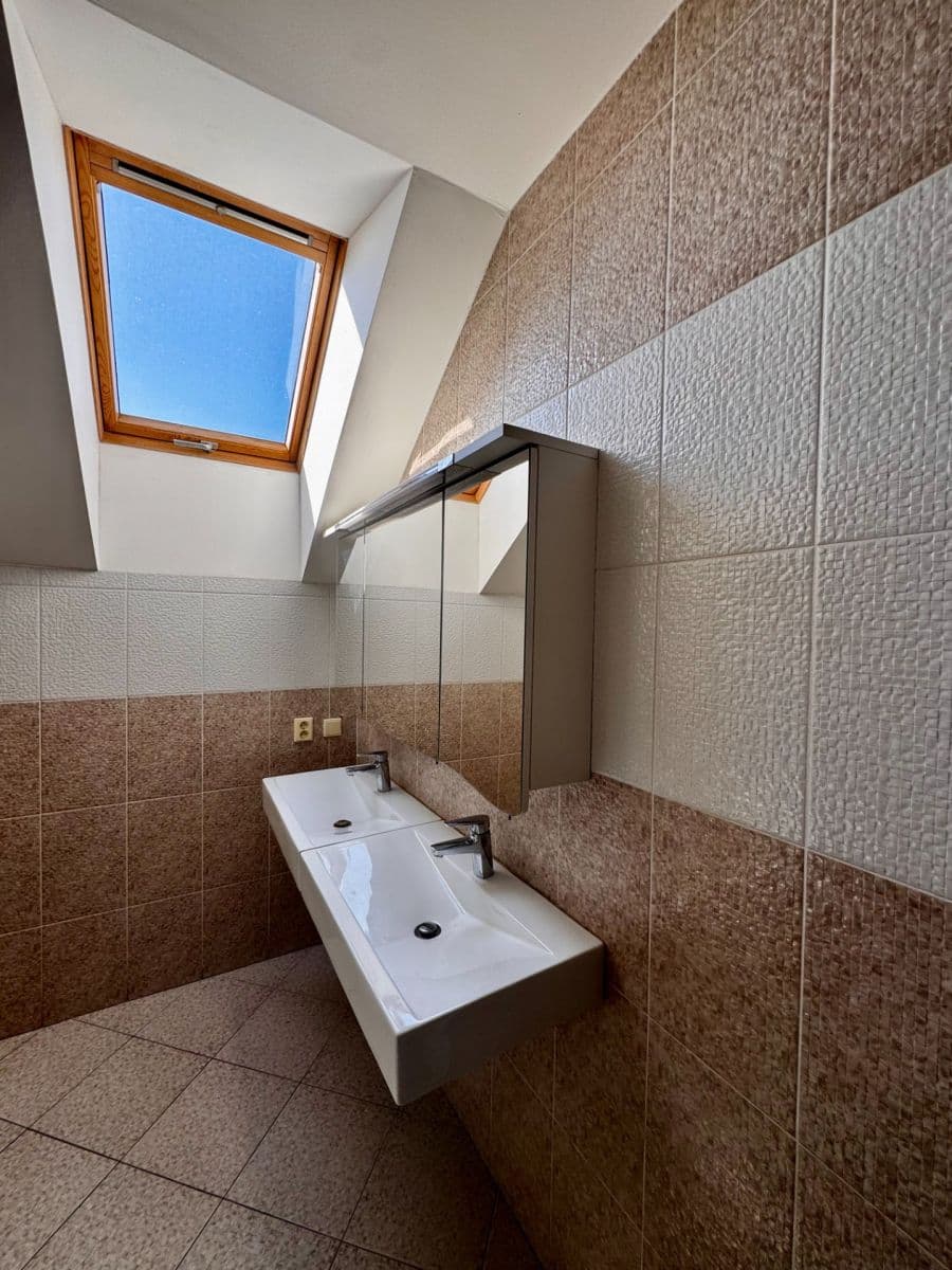 Prenájom bytu 3-izbový 75 m², Semilská, Praha, Praha Prenájom bytu 3-izbový 75 m², Semilská, Praha, Praha