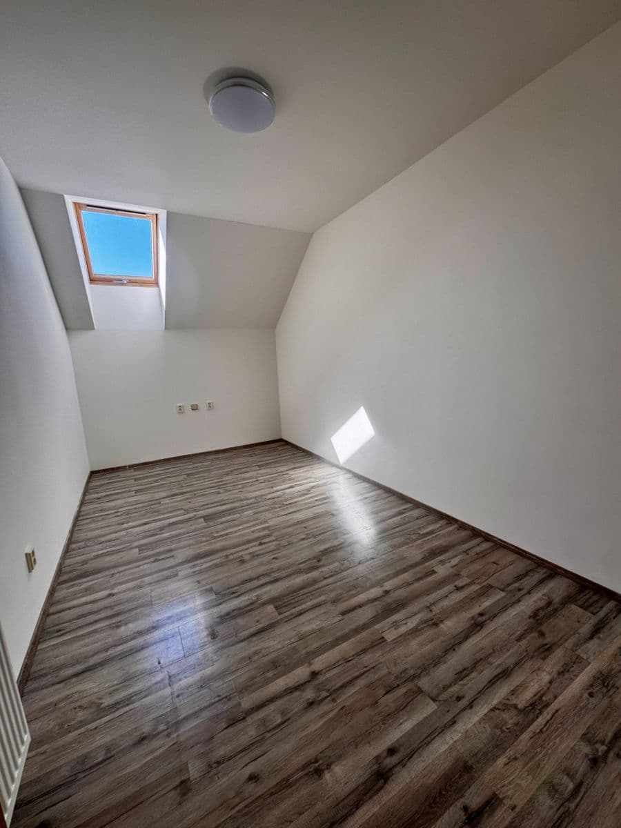 Prenájom bytu 3-izbový 75 m², Semilská, Praha, Praha Prenájom bytu 3-izbový 75 m², Semilská, Praha, Praha