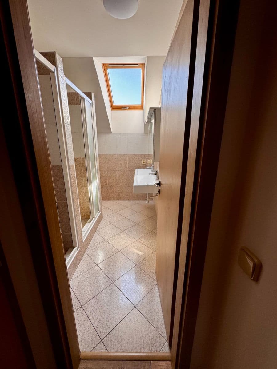 Prenájom bytu 3-izbový 75 m², Semilská, Praha, Praha Prenájom bytu 3-izbový 75 m², Semilská, Praha, Praha