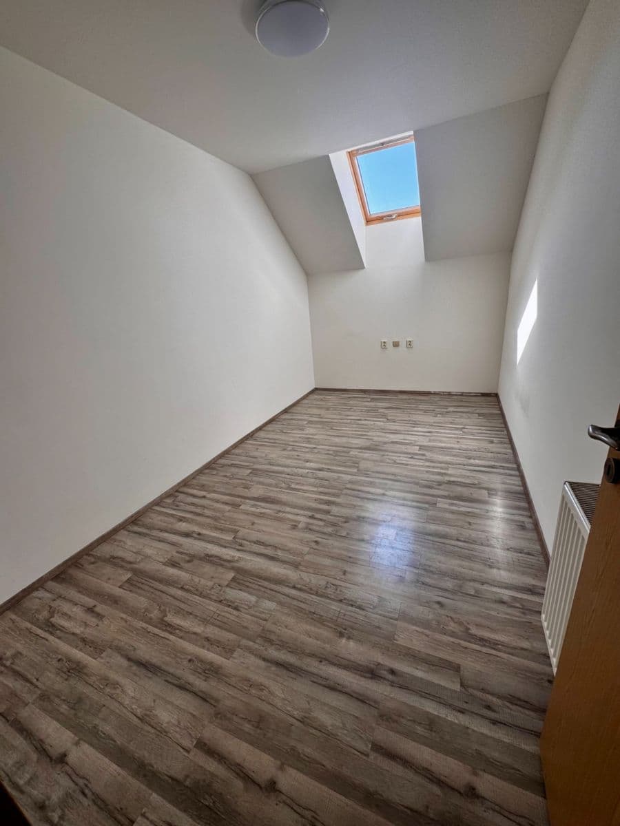 Prenájom bytu 3-izbový 75 m², Semilská, Praha, Praha Prenájom bytu 3-izbový 75 m², Semilská, Praha, Praha