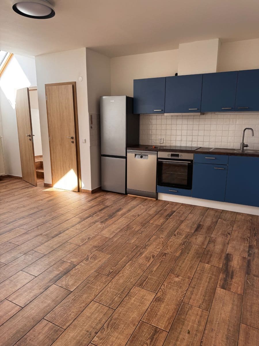 Prenájom bytu 3-izbový 75 m², Semilská, Praha, Praha Prenájom bytu 3-izbový 75 m², Semilská, Praha, Praha