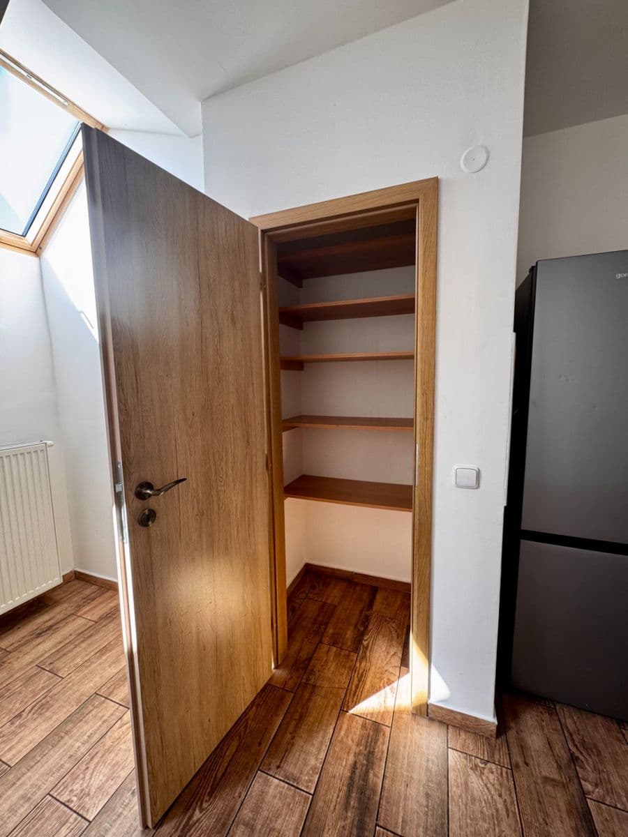Prenájom bytu 3-izbový 75 m², Semilská, Praha, Praha Prenájom bytu 3-izbový 75 m², Semilská, Praha, Praha