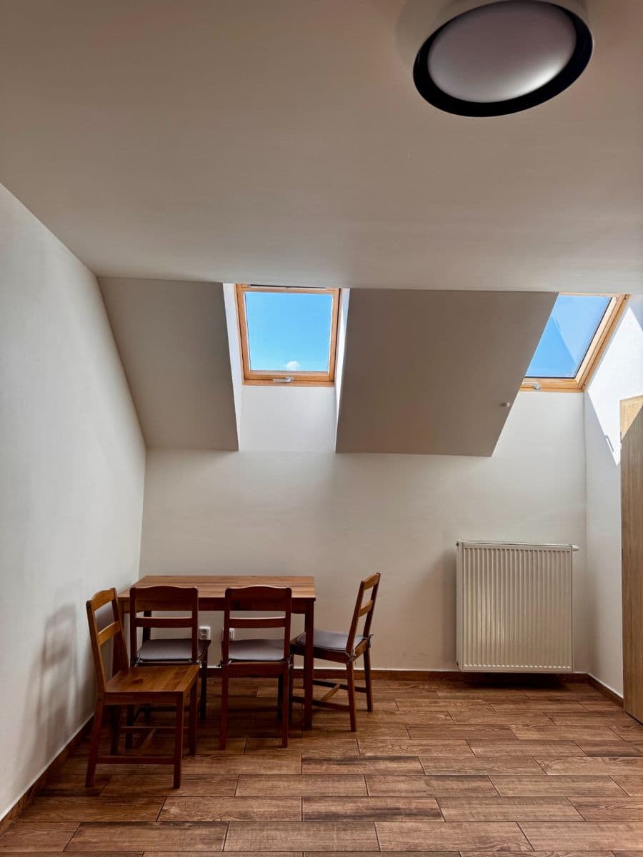 Prenájom bytu 3-izbový 75 m², Semilská, Praha, Praha Prenájom bytu 3-izbový 75 m², Semilská, Praha, Praha