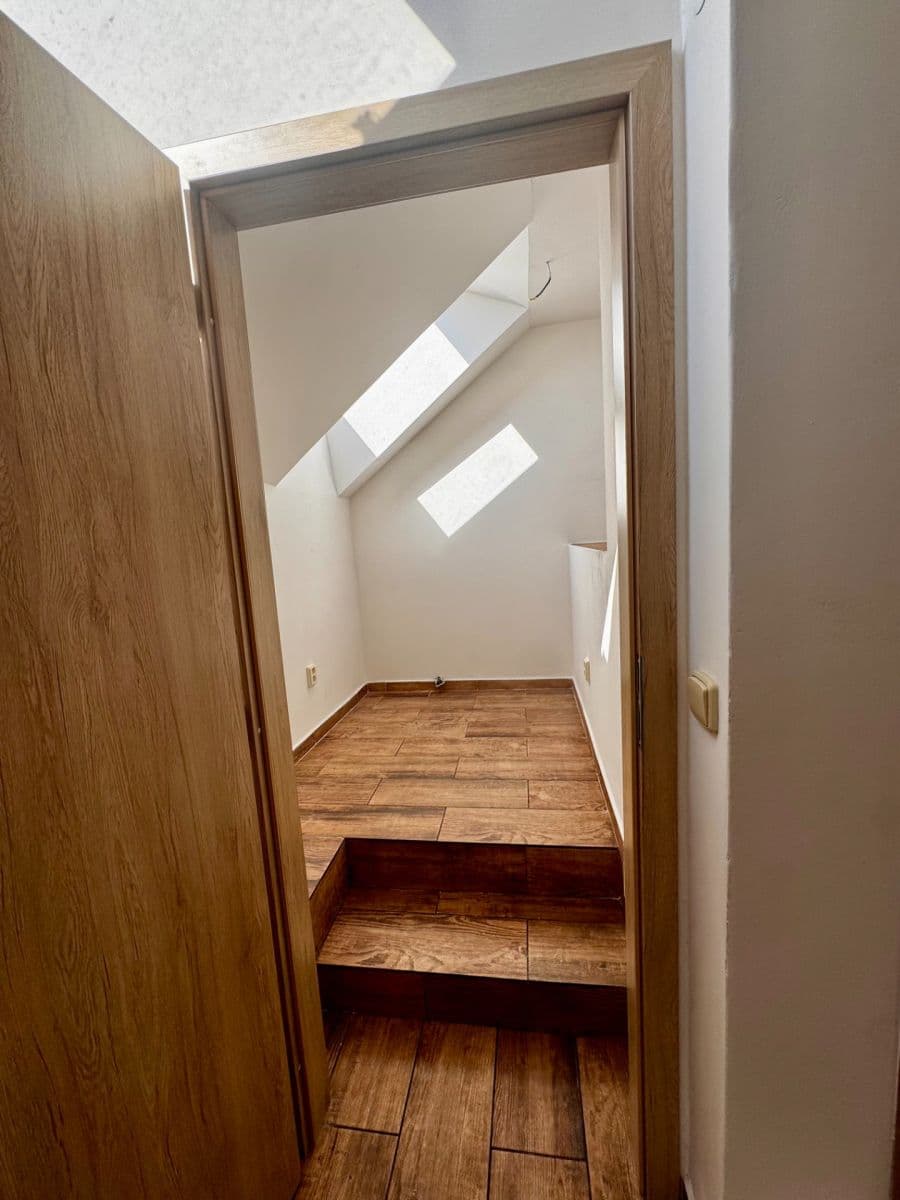 Prenájom bytu 3-izbový 75 m², Semilská, Praha, Praha Prenájom bytu 3-izbový 75 m², Semilská, Praha, Praha
