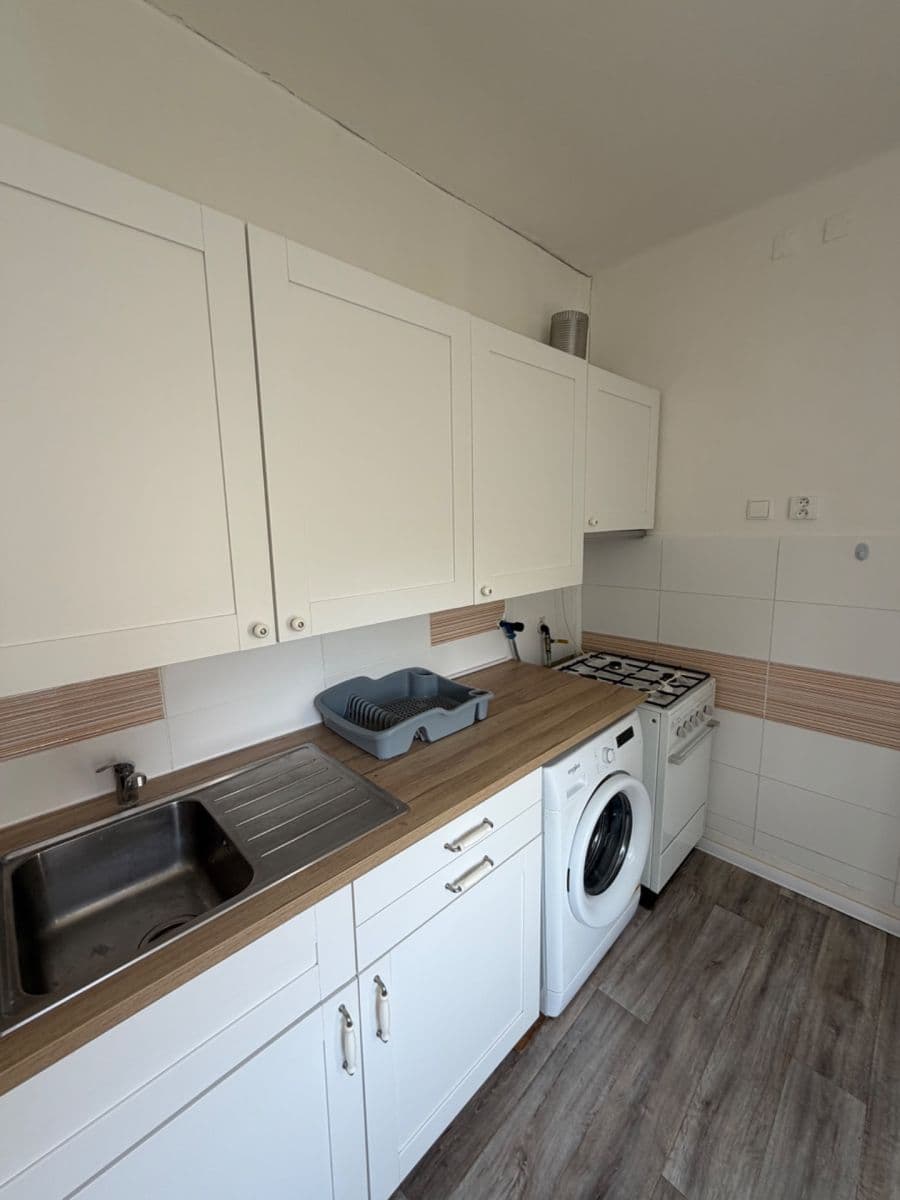 Prenájom bytu 1-izbový 36 m², Palackého náměstí, Karlovy Vary, Karlovarský kraj Prenájom bytu 1-izbový 36 m², Palackého náměstí, Karlovy Vary, Karlovarský kraj