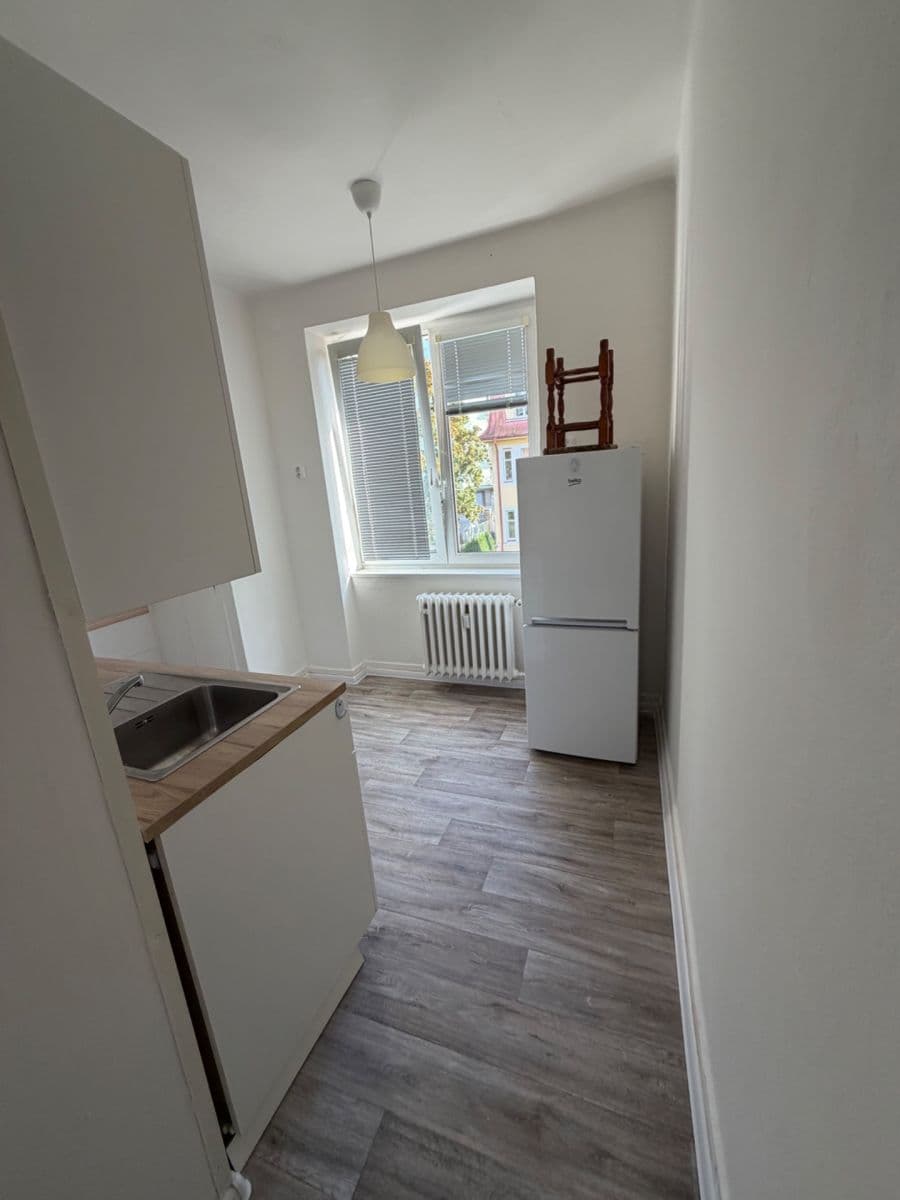Prenájom bytu 1-izbový 36 m², Palackého náměstí, Karlovy Vary, Karlovarský kraj Prenájom bytu 1-izbový 36 m², Palackého náměstí, Karlovy Vary, Karlovarský kraj