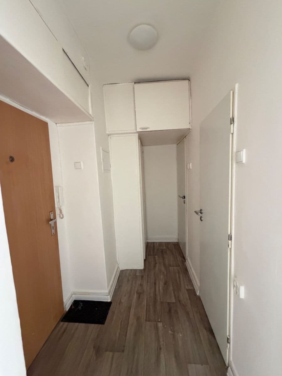 Prenájom bytu 1-izbový 36 m², Palackého náměstí, Karlovy Vary, Karlovarský kraj Prenájom bytu 1-izbový 36 m², Palackého náměstí, Karlovy Vary, Karlovarský kraj