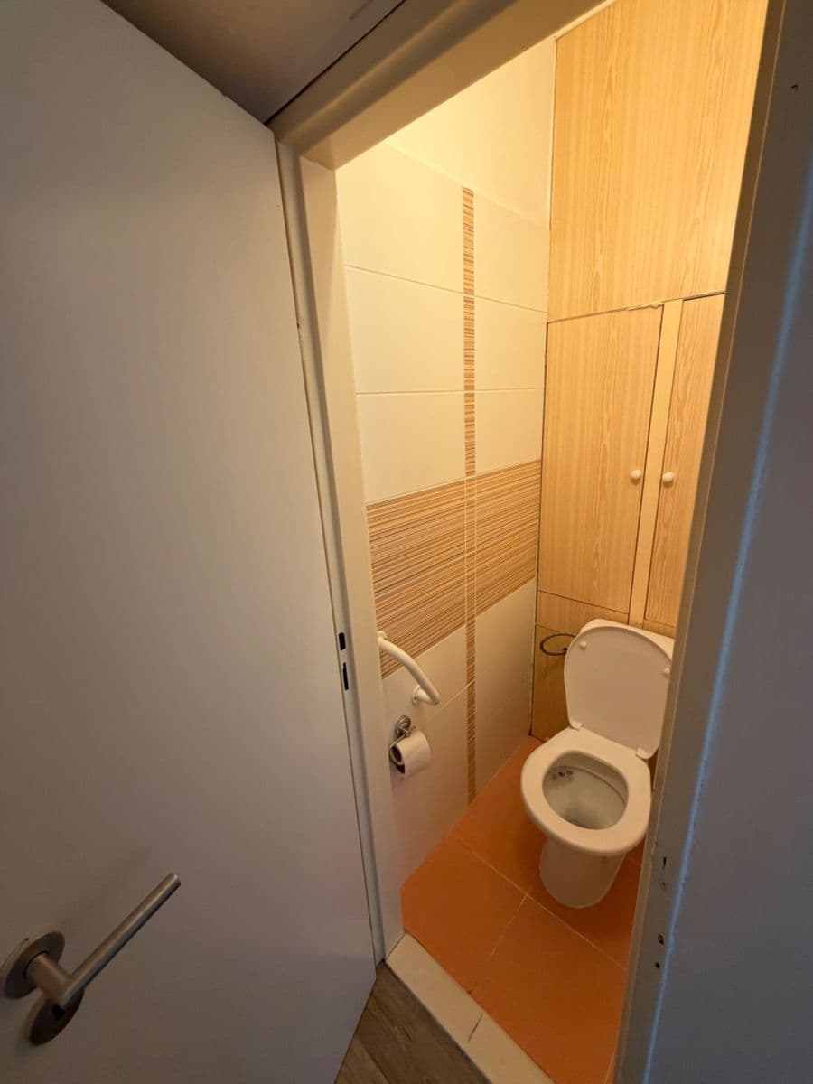 Prenájom bytu 1-izbový 36 m², Palackého náměstí, Karlovy Vary, Karlovarský kraj Prenájom bytu 1-izbový 36 m², Palackého náměstí, Karlovy Vary, Karlovarský kraj