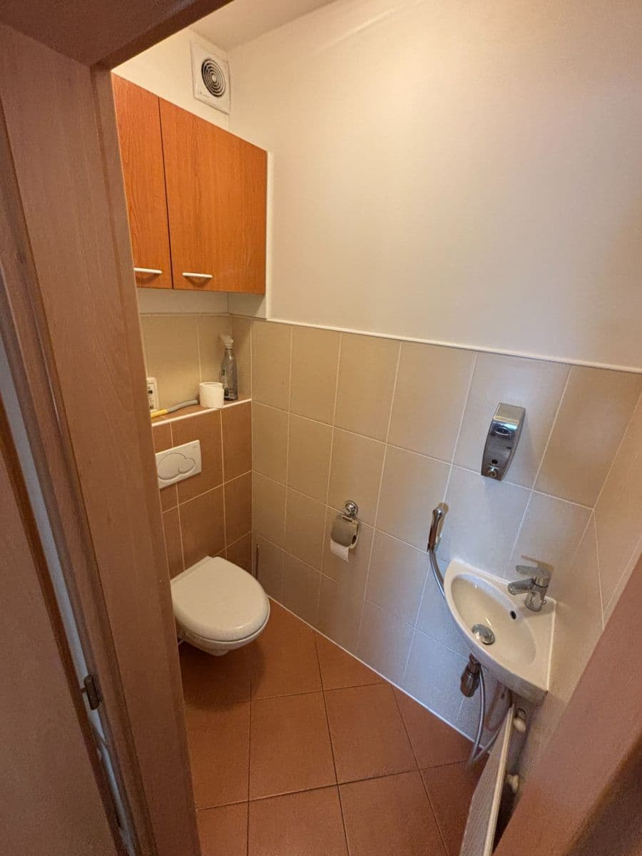 Prenájom bytu 3-izbový 85 m², Za Podjezdem, Praha, Praha Prenájom bytu 3-izbový 85 m², Za Podjezdem, Praha, Praha