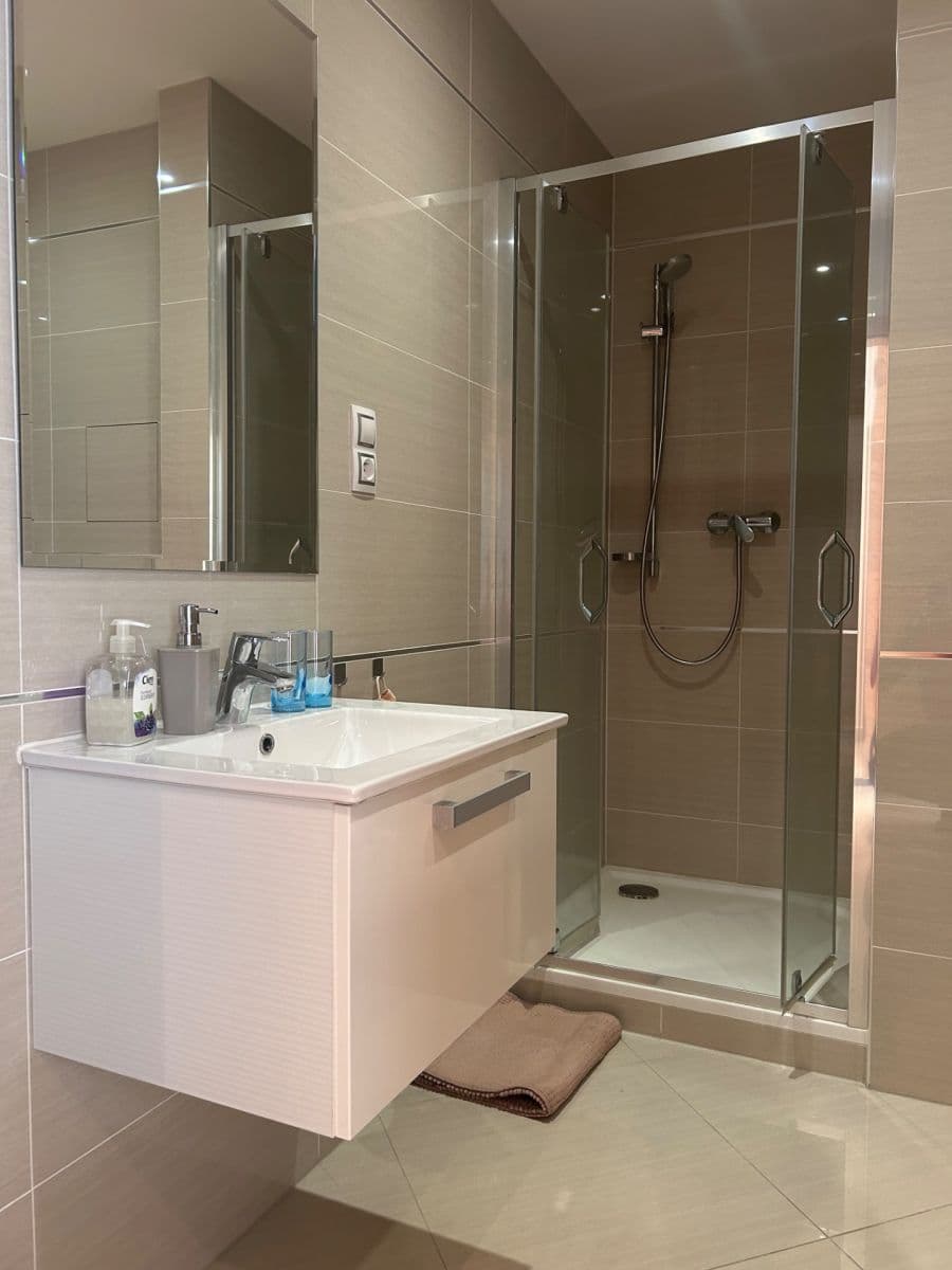Prenájom bytu 1-izbový 37 m², Olšanská, Praha, Praha Prenájom bytu 1-izbový 37 m², Olšanská, Praha, Praha