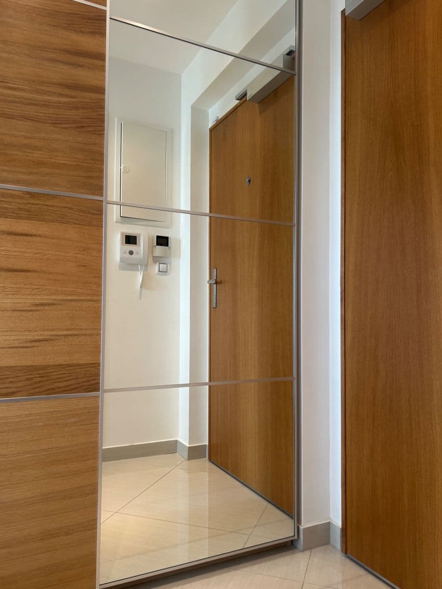 Prenájom bytu 1-izbový 37 m², Olšanská, Praha, Praha Prenájom bytu 1-izbový 37 m², Olšanská, Praha, Praha