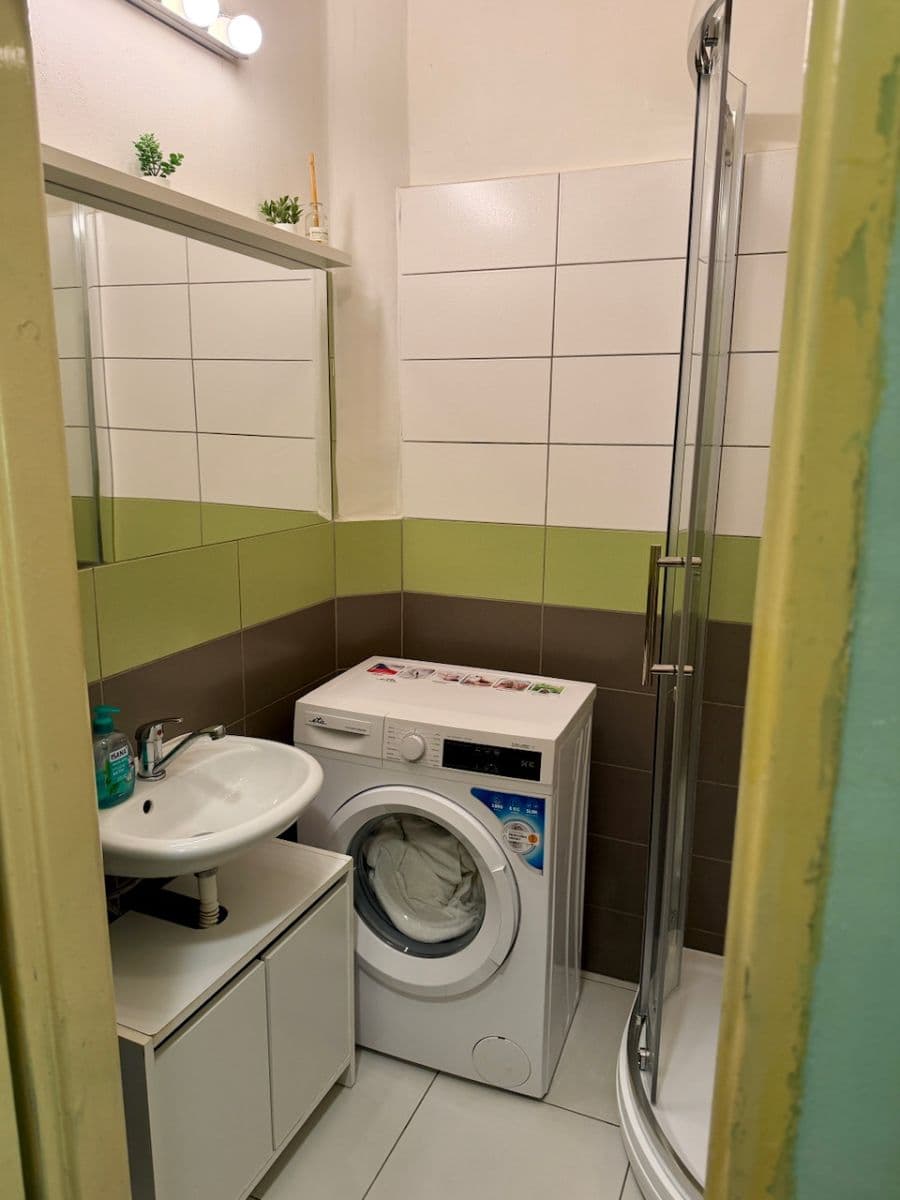Prenájom bytu 1-izbový 28 m², Na lepším, Praha, Praha Prenájom bytu 1-izbový 28 m², Na lepším, Praha, Praha