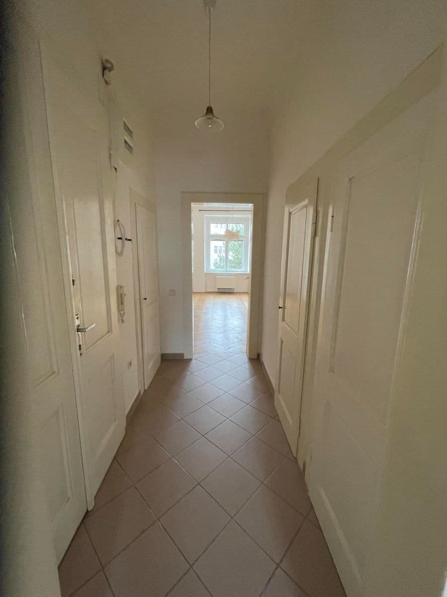 Prenájom bytu 2-izbový 47 m², Chlumčanského, Praha, Praha Prenájom bytu 2-izbový 47 m², Chlumčanského, Praha, Praha