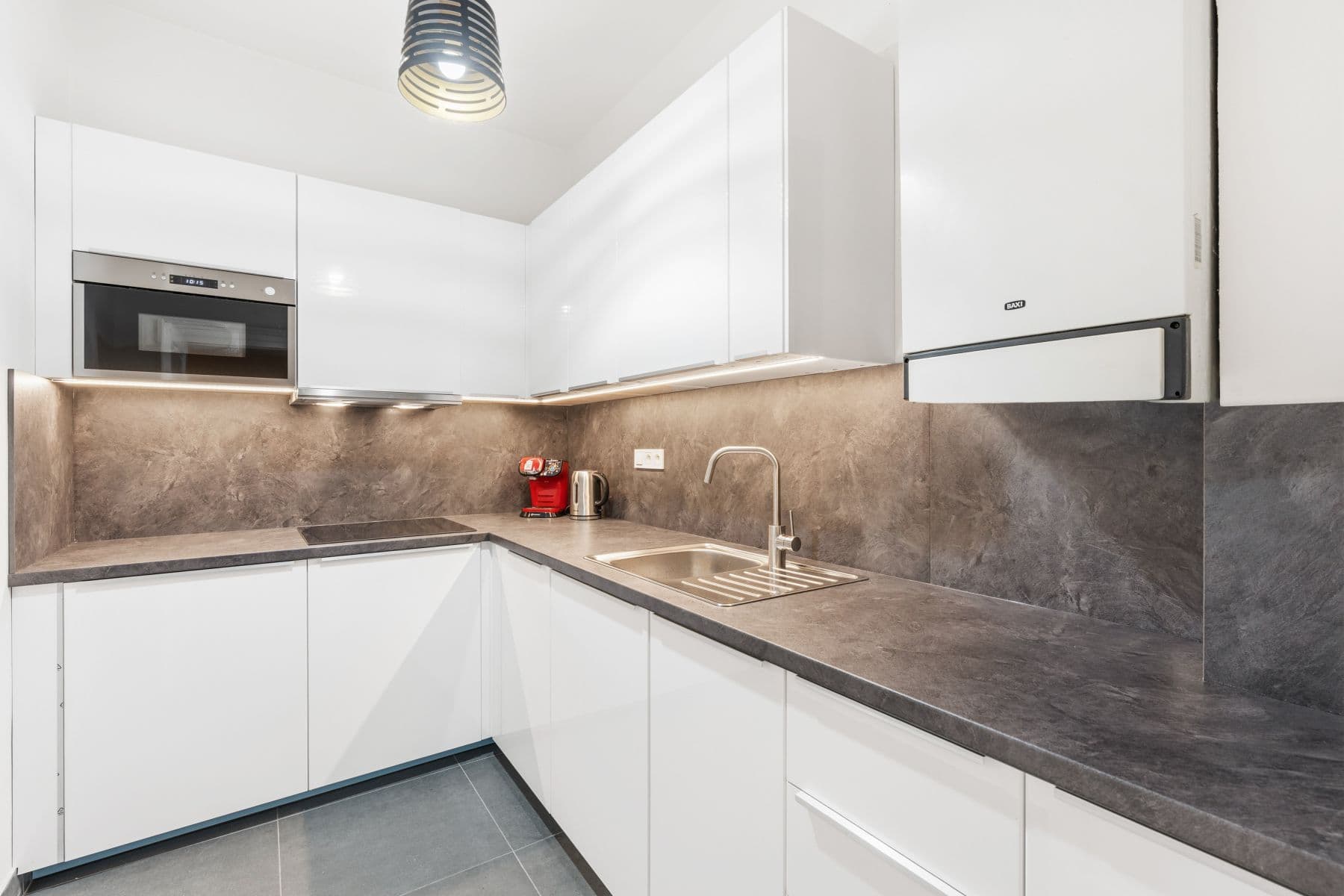 Prenájom bytu 59 m², Dělnická, Praha, Praha Prenájom bytu 59 m², Dělnická, Praha, Praha