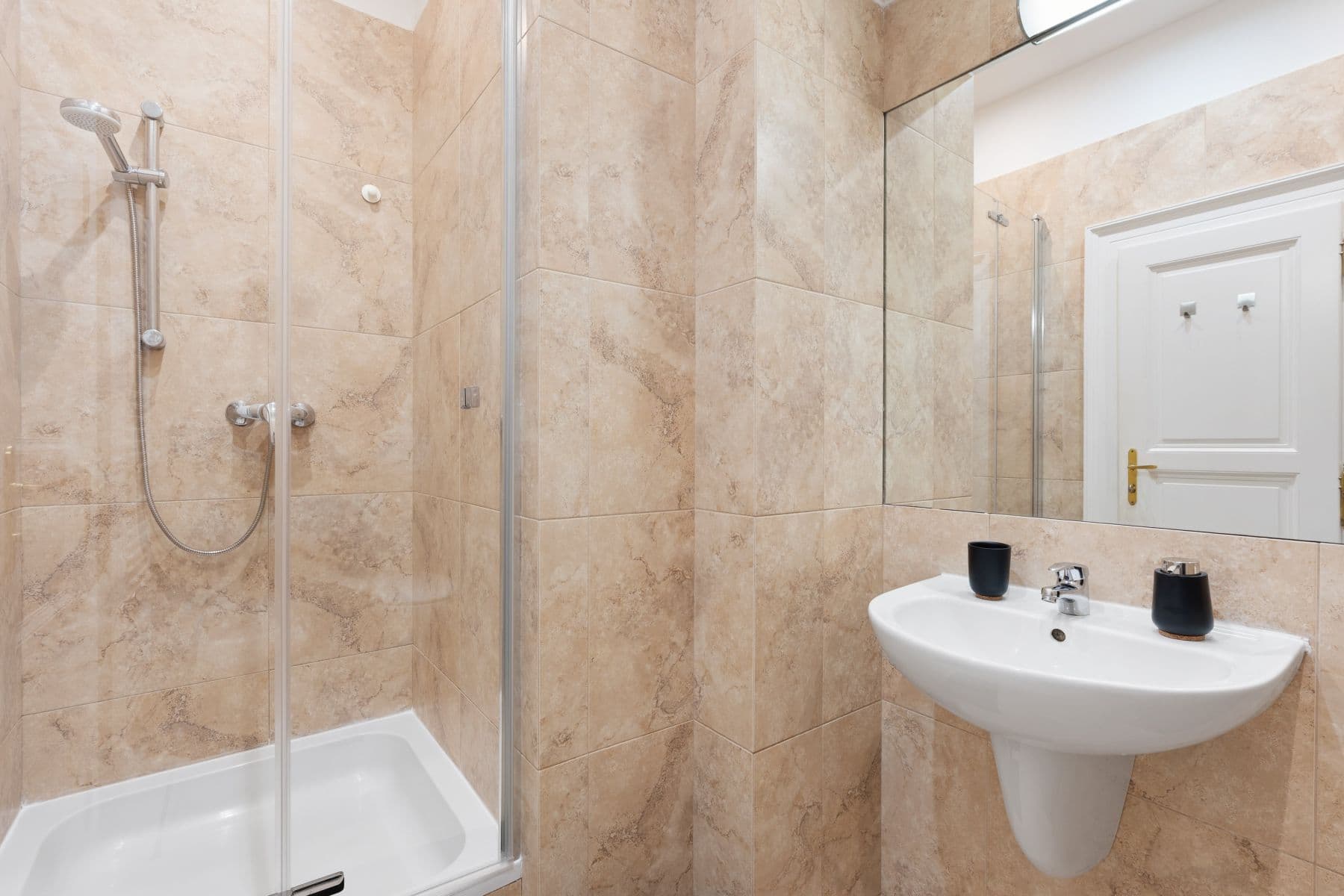 Prenájom bytu 59 m², Dělnická, Praha, Praha Prenájom bytu 59 m², Dělnická, Praha, Praha