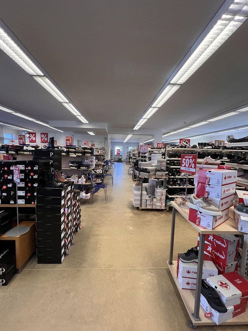 Prenájom nebytového priestoru 380 m², Opalstr. 19, Altdorf, Bavorsko Prenájom nebytového priestoru 380 m², Opalstr. 19, Altdorf, Bavorsko