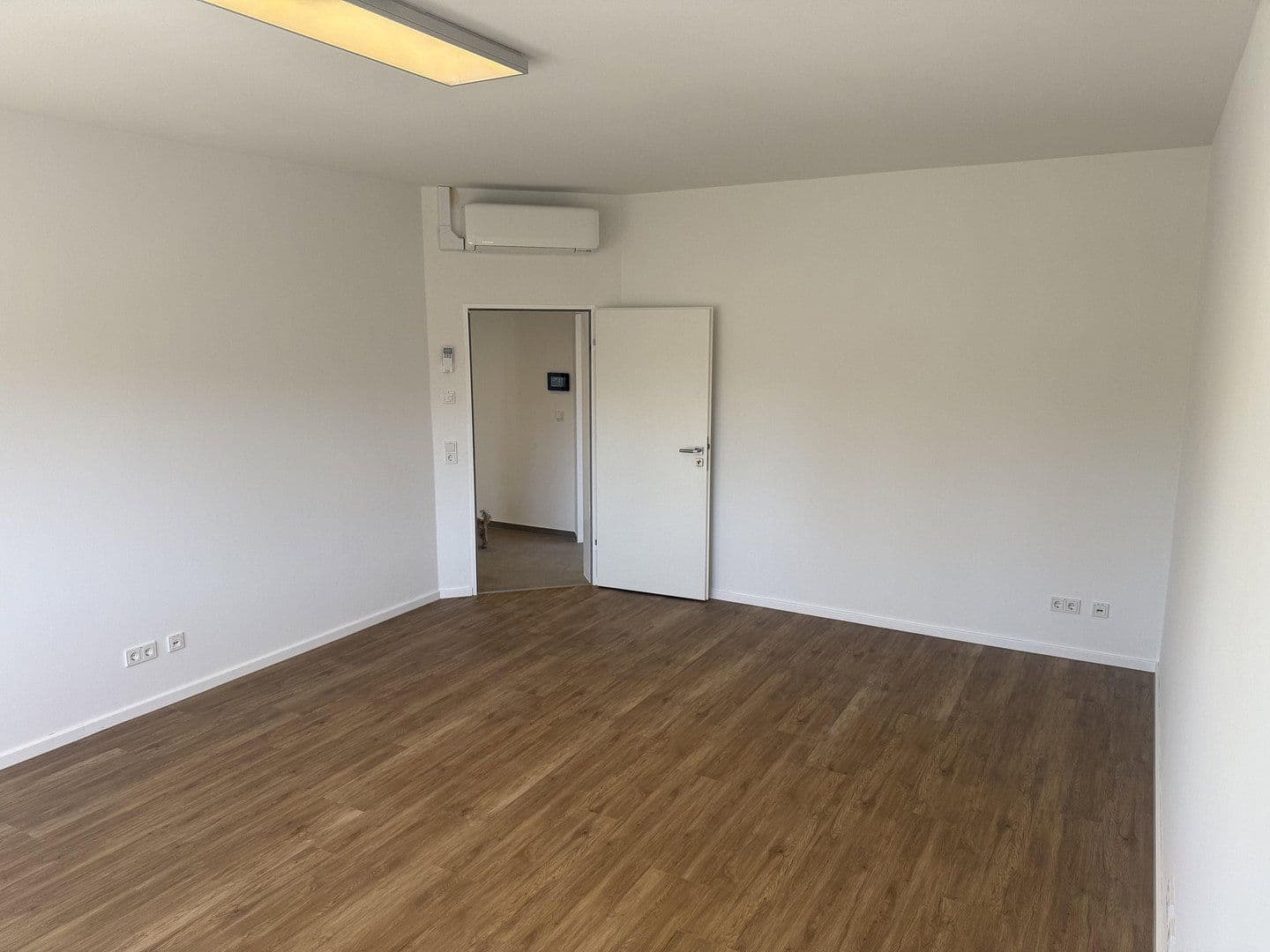 Prenájom kancelárie 99 m², Nidderau, Hesensko Prenájom kancelárie 99 m², Nidderau, Hesensko