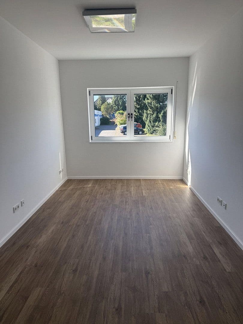 Prenájom kancelárie 99 m², Nidderau, Hesensko Prenájom kancelárie 99 m², Nidderau, Hesensko