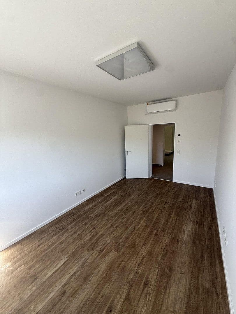 Prenájom kancelárie 99 m², Nidderau, Hesensko Prenájom kancelárie 99 m², Nidderau, Hesensko