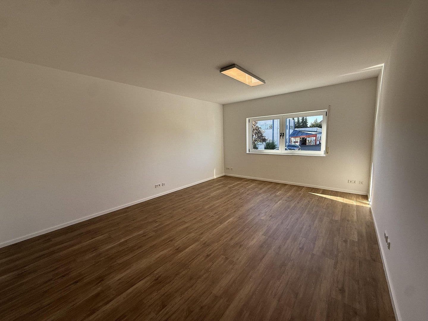 Prenájom kancelárie 99 m², Nidderau, Hesensko Prenájom kancelárie 99 m², Nidderau, Hesensko