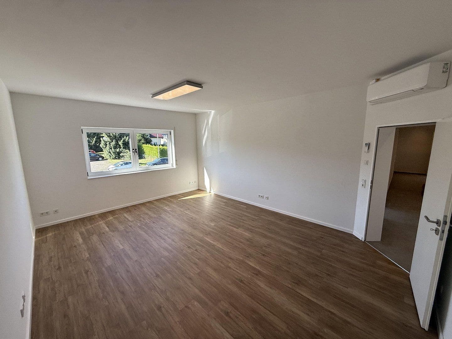 Prenájom kancelárie 99 m², Nidderau, Hesensko Prenájom kancelárie 99 m², Nidderau, Hesensko