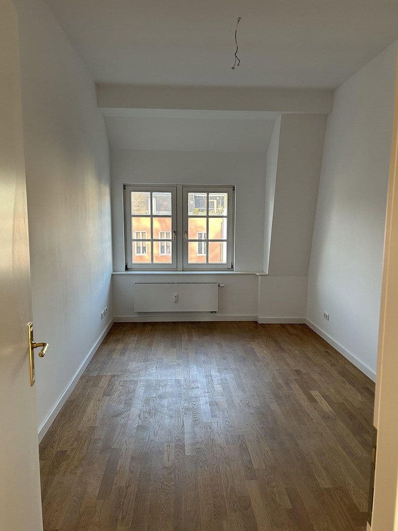 Predaj bytu 3-izbový 72 m², Finckensteinallee 97, Berlin, Berlín Predaj bytu 3-izbový 72 m², Finckensteinallee 97, Berlin, Berlín
