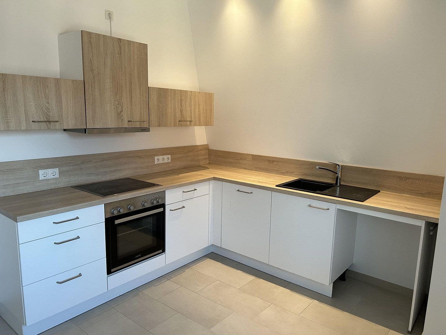 Predaj bytu 3-izbový 72 m², Finckensteinallee 97, Berlin, Berlín Predaj bytu 3-izbový 72 m², Finckensteinallee 97, Berlin, Berlín