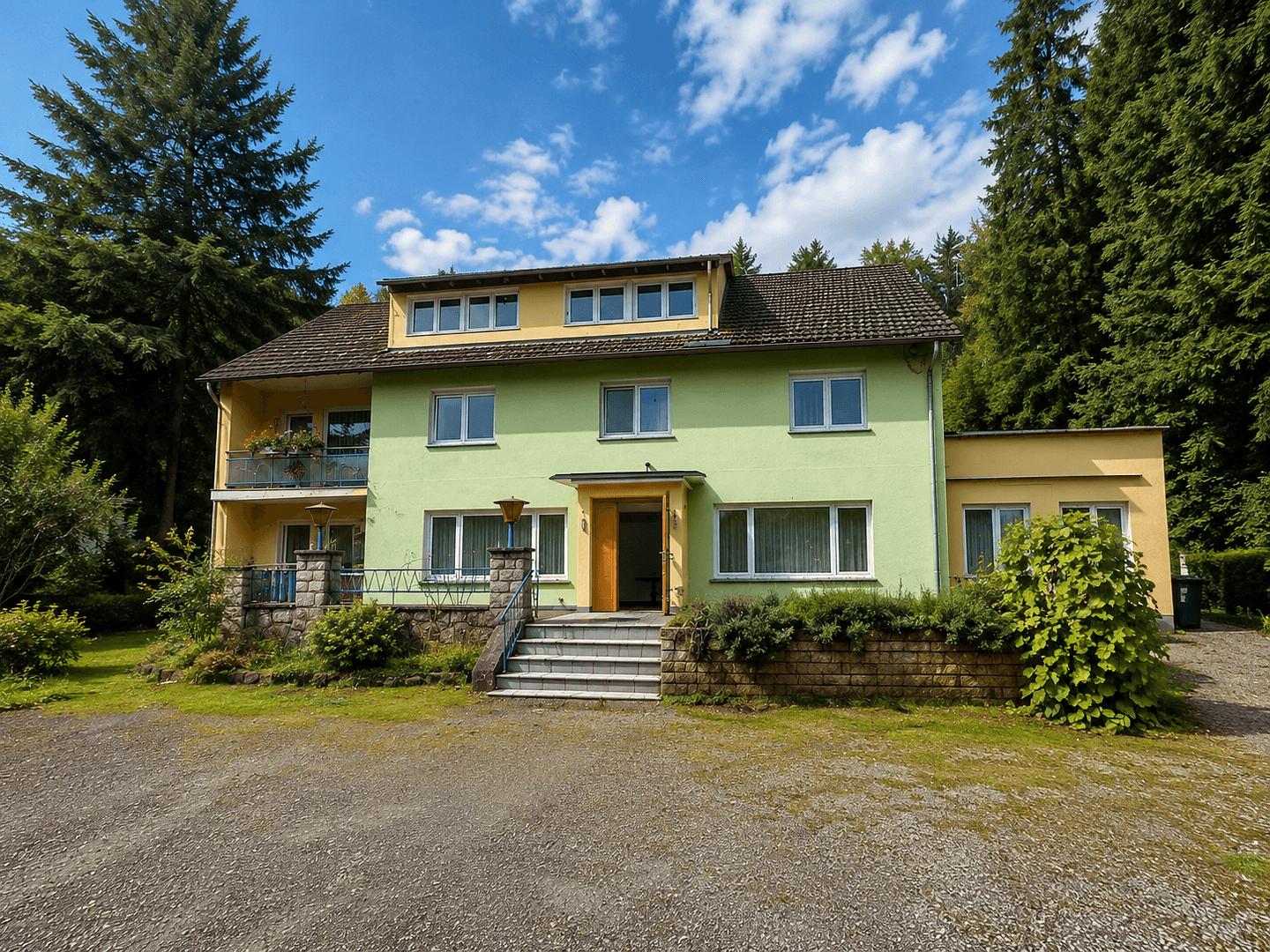 Predaj domu 240 m², pozemok 1.400 m², Rehlingen-Siersburg, Sársko Predaj domu 240 m², pozemok 1.400 m², Rehlingen-Siersburg, Sársko