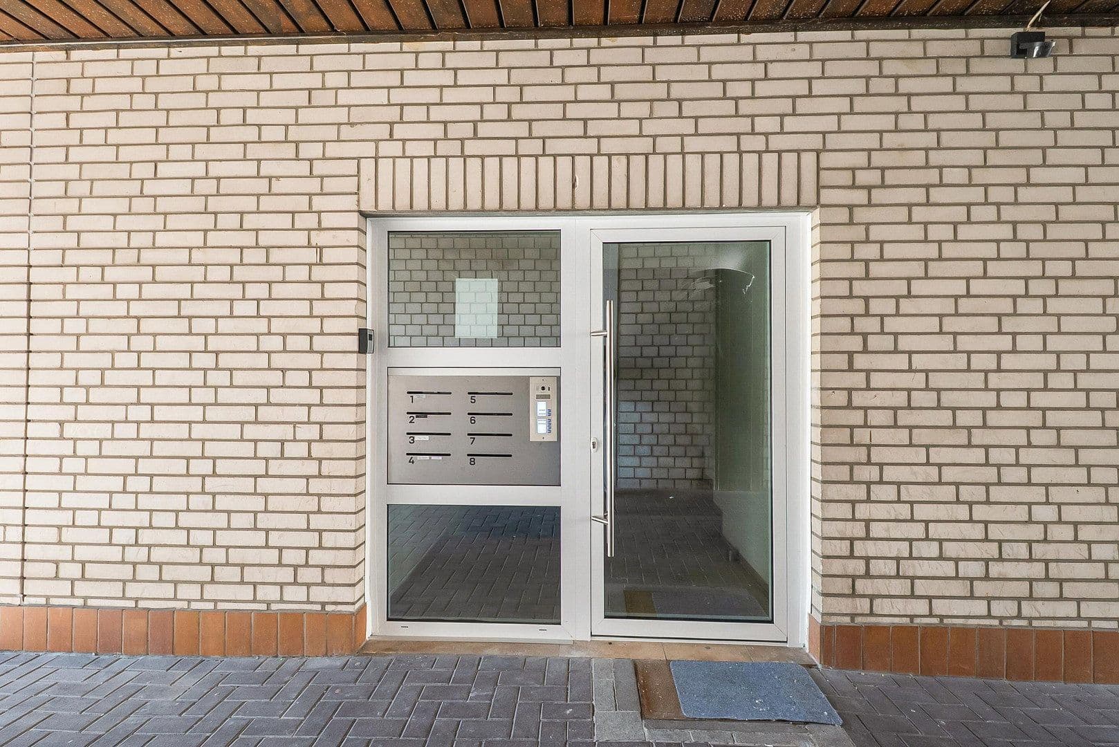 Prenájom bytu 3-izbový 101 m², Alte Neusser Landstraße 259, Köln, Severné Porýnie - Westfálsko Prenájom bytu 3-izbový 101 m², Alte Neusser Landstraße 259, Köln, Severné Porýnie - Westfálsko