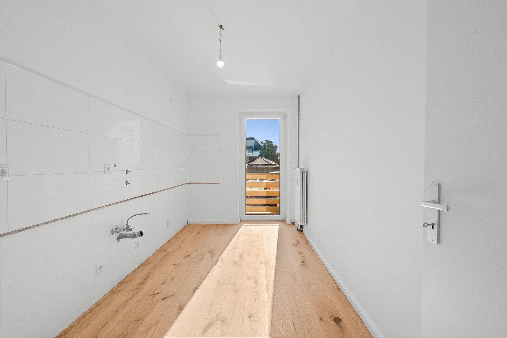 Prenájom bytu 3-izbový 101 m², Alte Neusser Landstraße 259, Köln, Severné Porýnie - Westfálsko Prenájom bytu 3-izbový 101 m², Alte Neusser Landstraße 259, Köln, Severné Porýnie - Westfálsko