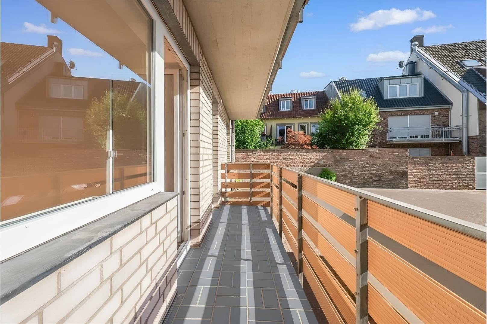 Prenájom bytu 3-izbový 101 m², Alte Neusser Landstraße 259, Köln, Severné Porýnie - Westfálsko Prenájom bytu 3-izbový 101 m², Alte Neusser Landstraße 259, Köln, Severné Porýnie - Westfálsko