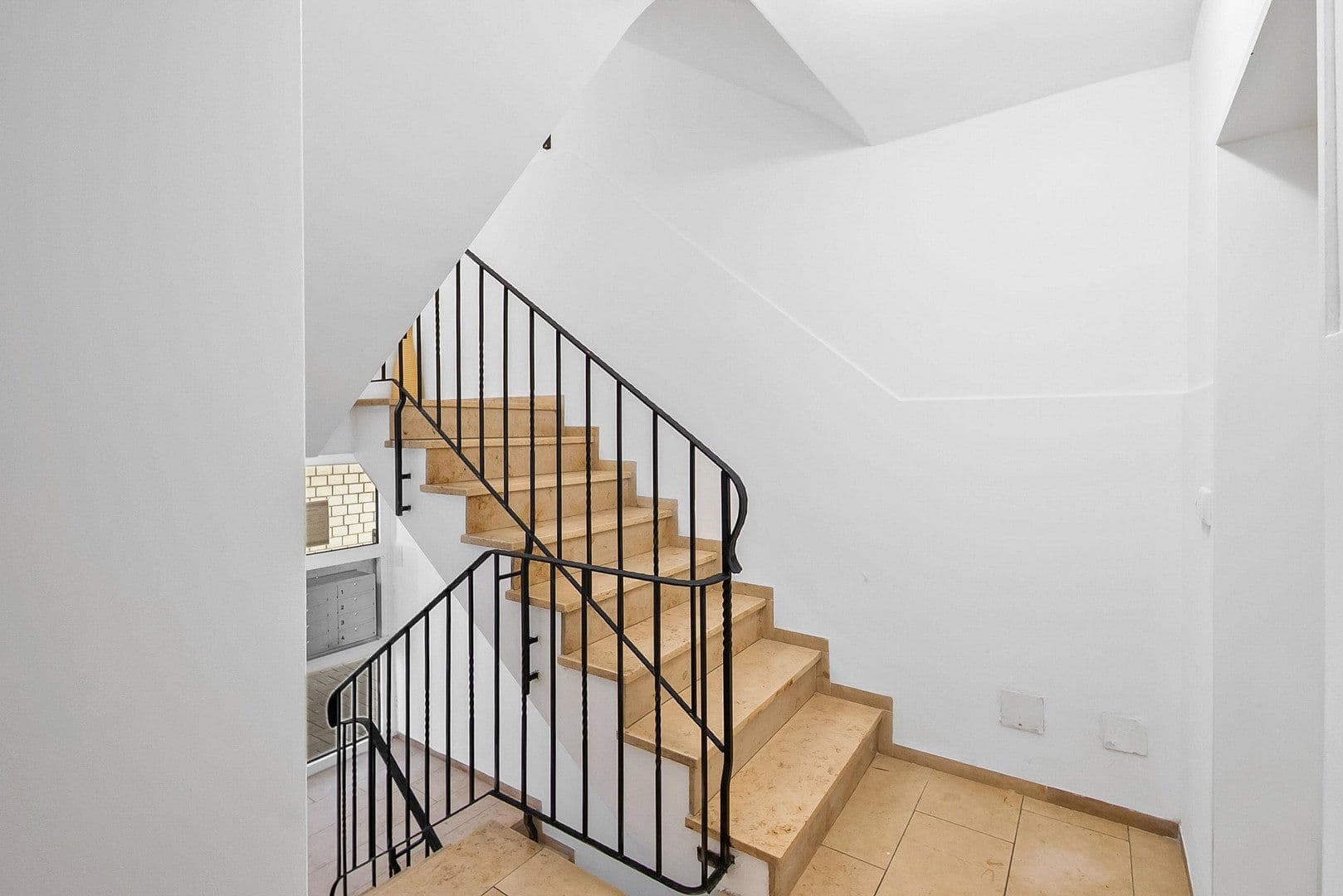 Prenájom bytu 3-izbový 101 m², Alte Neusser Landstraße 259, Köln, Severné Porýnie - Westfálsko Prenájom bytu 3-izbový 101 m², Alte Neusser Landstraße 259, Köln, Severné Porýnie - Westfálsko
