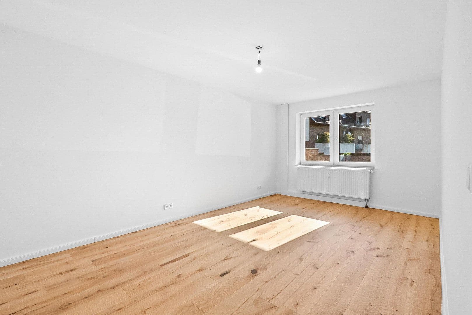 Prenájom bytu 3-izbový 101 m², Alte Neusser Landstraße 259, Köln, Severné Porýnie - Westfálsko Prenájom bytu 3-izbový 101 m², Alte Neusser Landstraße 259, Köln, Severné Porýnie - Westfálsko