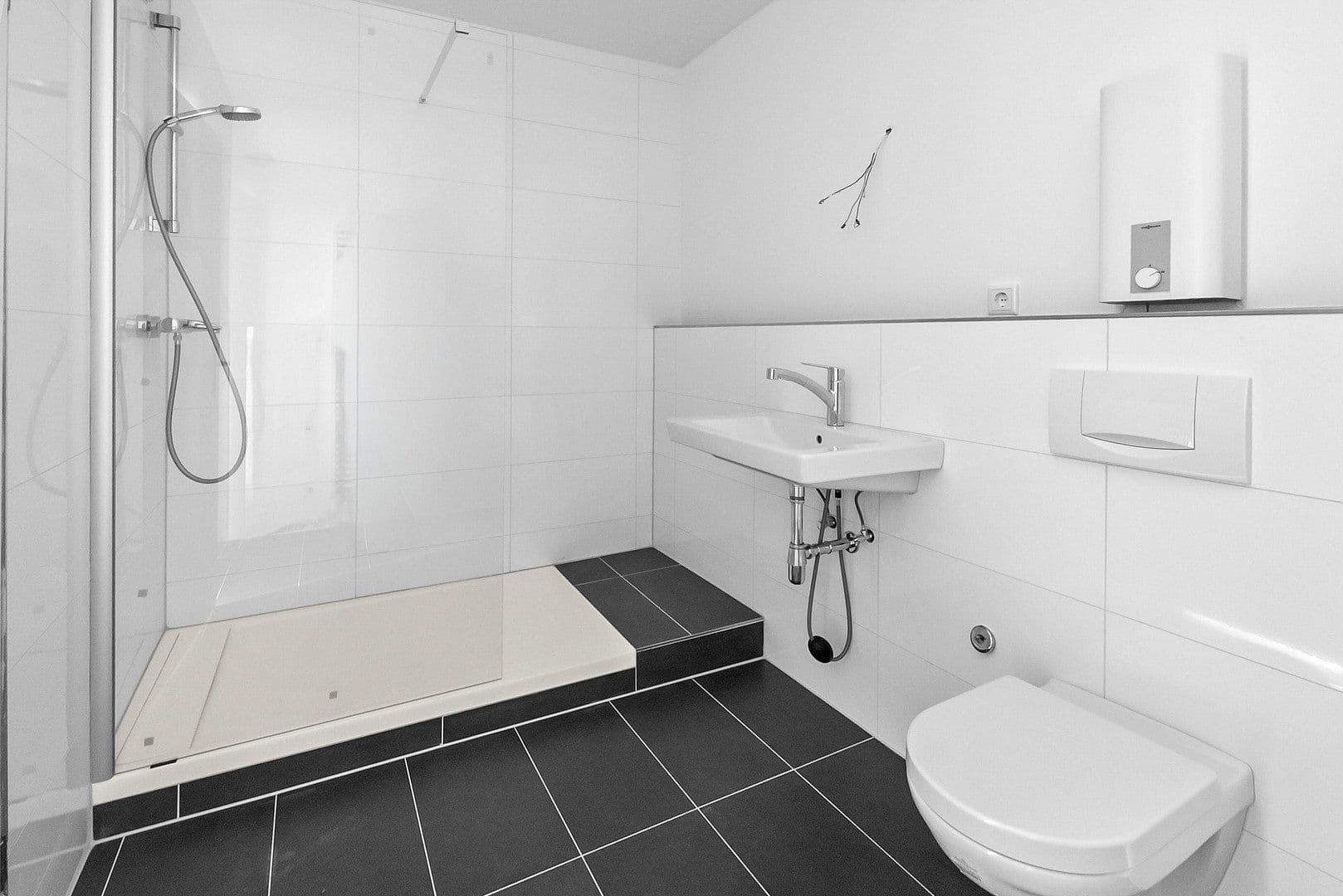 Prenájom bytu 3-izbový 101 m², Alte Neusser Landstraße 259, Köln, Severné Porýnie - Westfálsko Prenájom bytu 3-izbový 101 m², Alte Neusser Landstraße 259, Köln, Severné Porýnie - Westfálsko