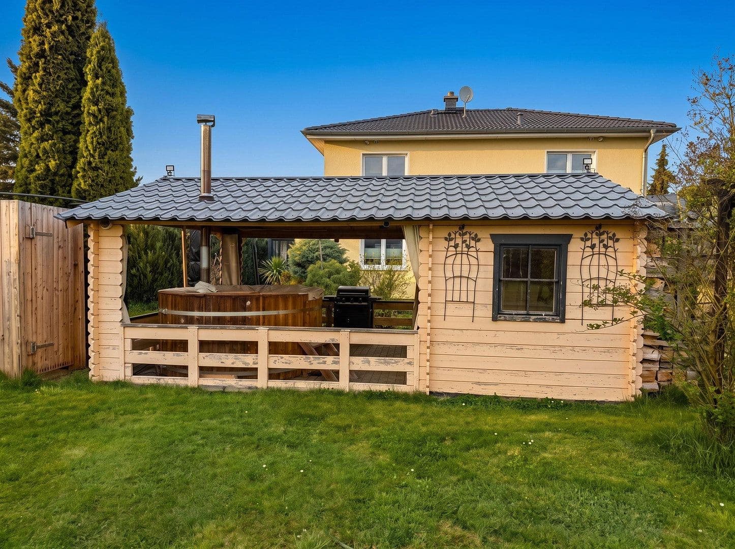 Predaj domu 146 m², pozemok 3.283 m², Zwenkau, Sasko Predaj domu 146 m², pozemok 3.283 m², Zwenkau, Sasko