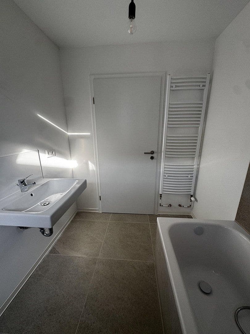 Prenájom domu 100 m², pozemok 300 m², Nibelungenstraße 37, Viernheim, Hesensko Prenájom domu 100 m², pozemok 300 m², Nibelungenstraße 37, Viernheim, Hesensko