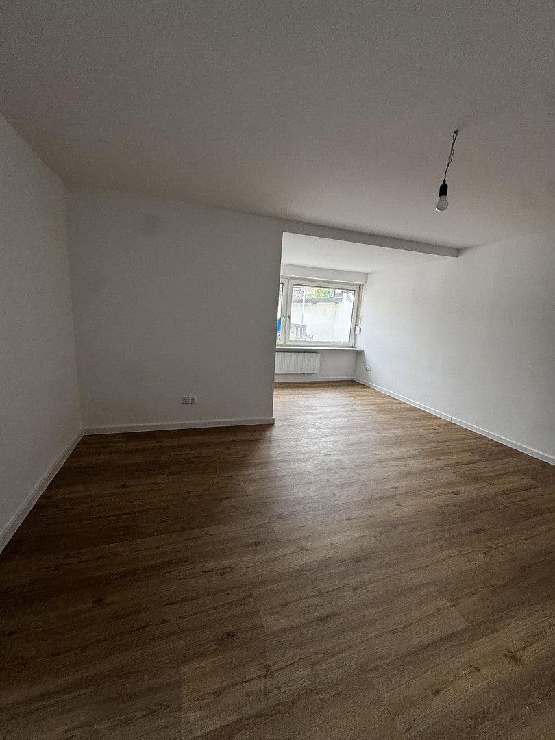 Prenájom domu 100 m², pozemok 300 m², Nibelungenstraße 37, Viernheim, Hesensko Prenájom domu 100 m², pozemok 300 m², Nibelungenstraße 37, Viernheim, Hesensko