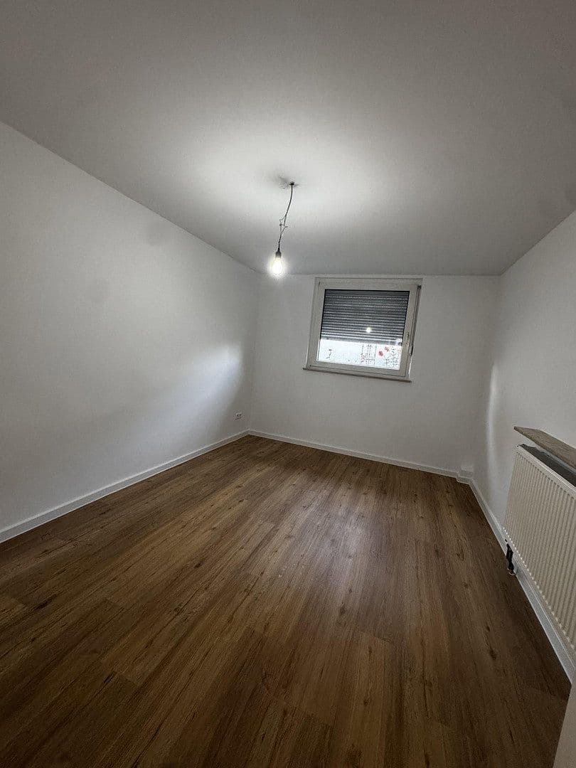 Prenájom domu 100 m², pozemok 300 m², Nibelungenstraße 37, Viernheim, Hesensko Prenájom domu 100 m², pozemok 300 m², Nibelungenstraße 37, Viernheim, Hesensko