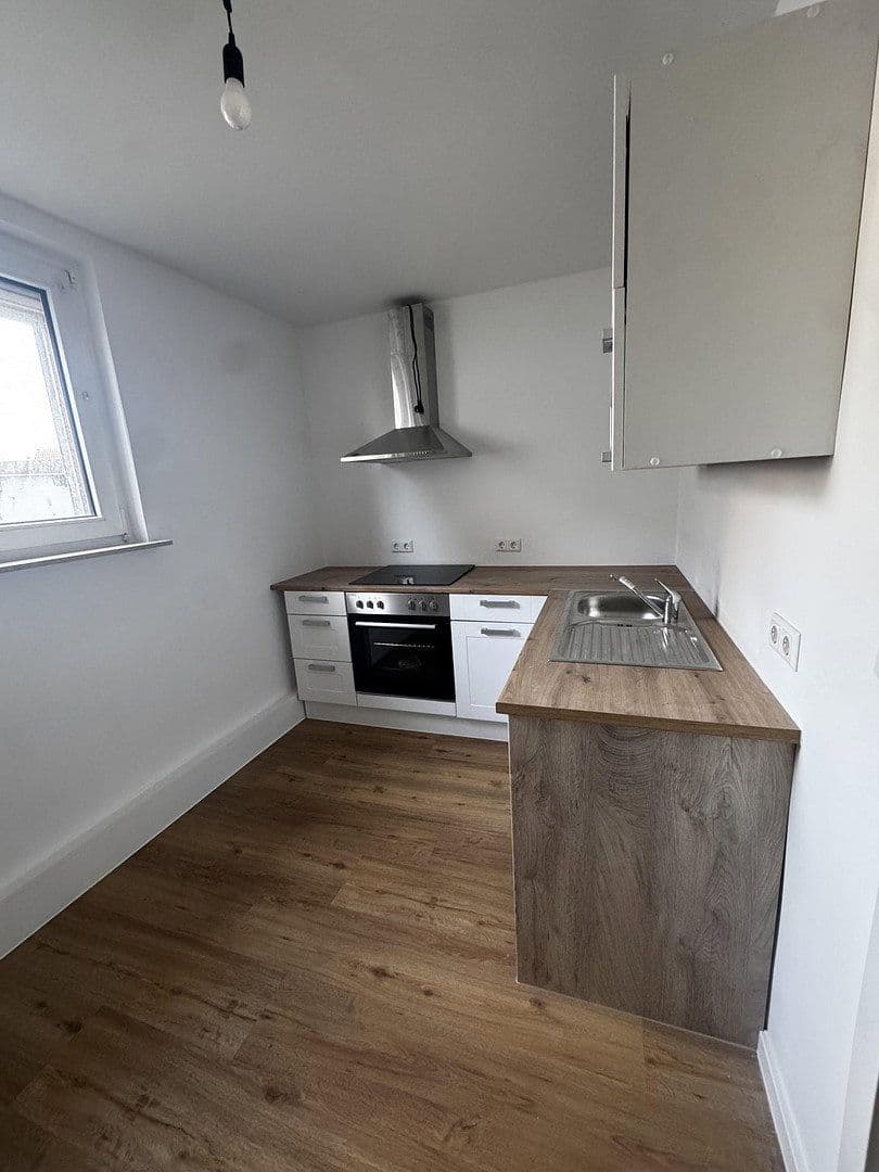 Prenájom domu 100 m², pozemok 300 m², Nibelungenstraße 37, Viernheim, Hesensko Prenájom domu 100 m², pozemok 300 m², Nibelungenstraße 37, Viernheim, Hesensko